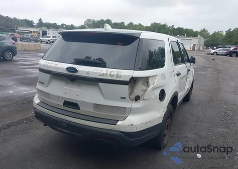 2016 Ford Police Interceptor z USA, uszkodzony, nr VIN 1FM5K8AR9GGC42360